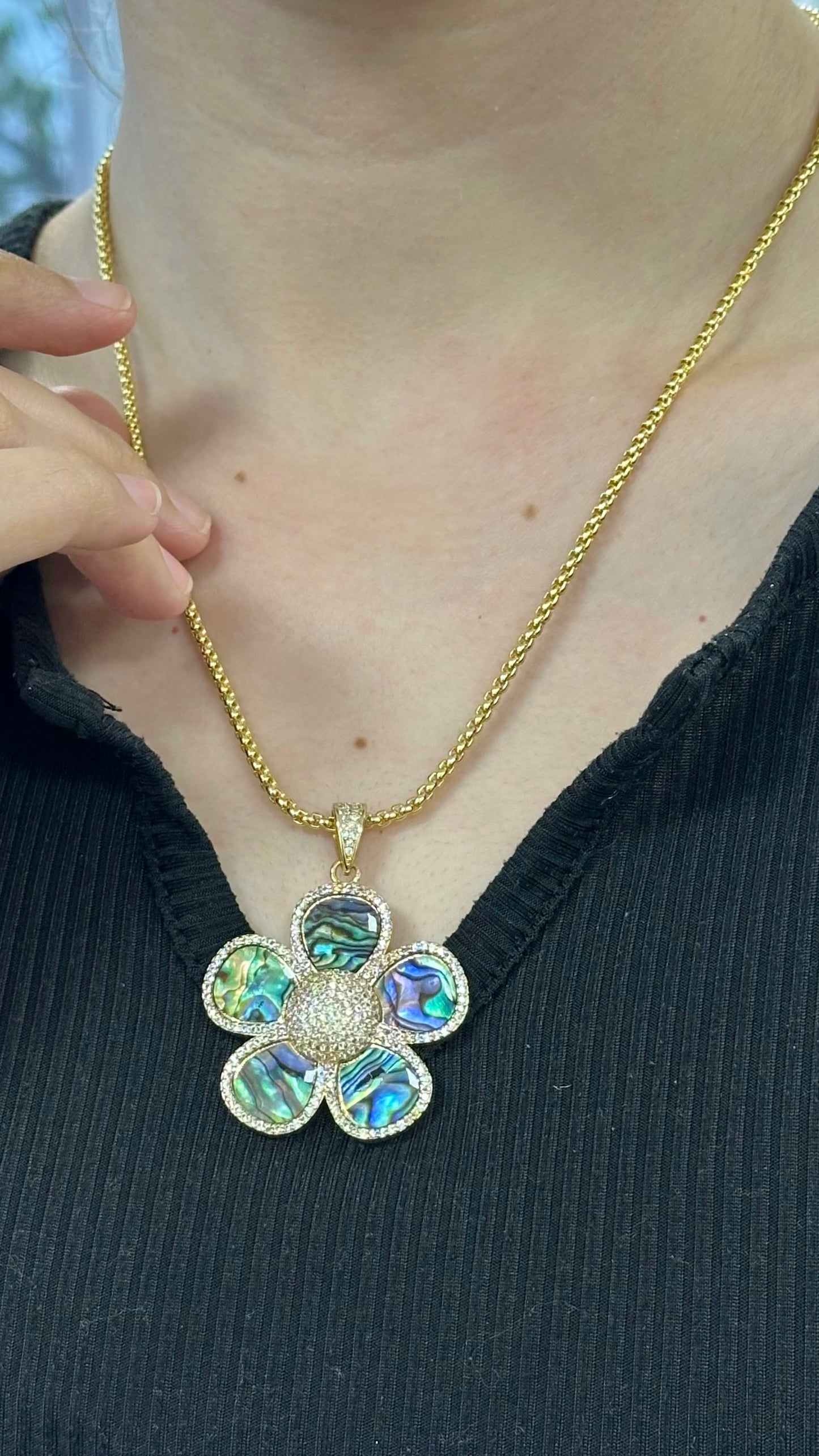 Tornasol Flower Necklace