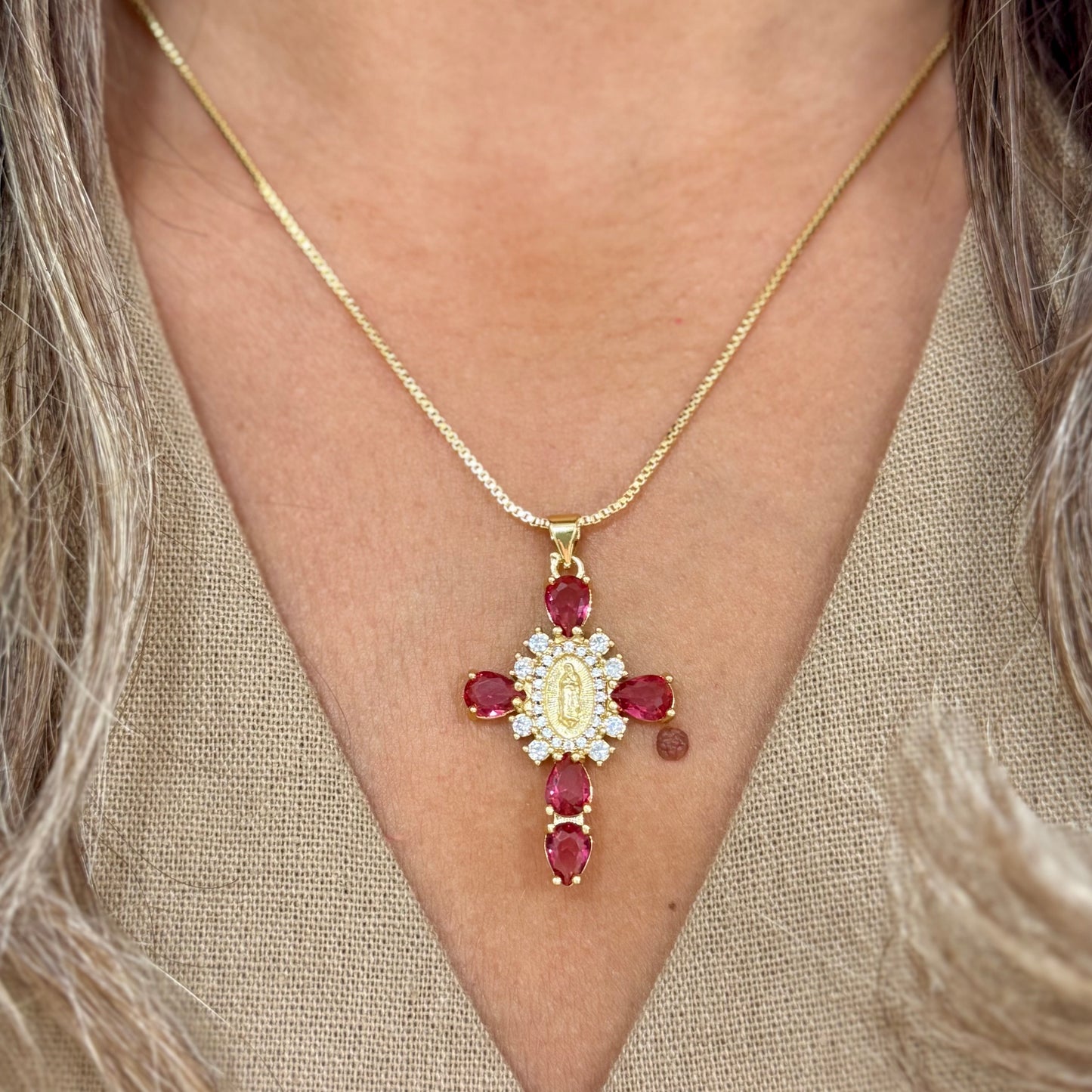 Cristal Fuchsia Stones Cross Necklace