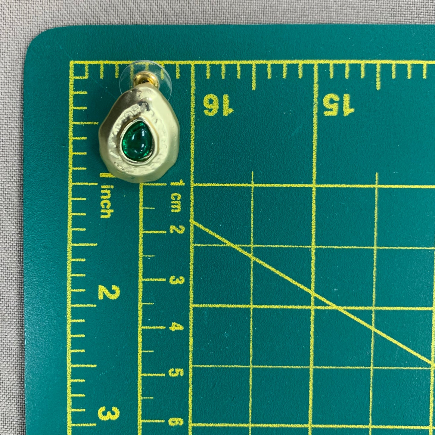 Drops With Green Stones Gold Earrings