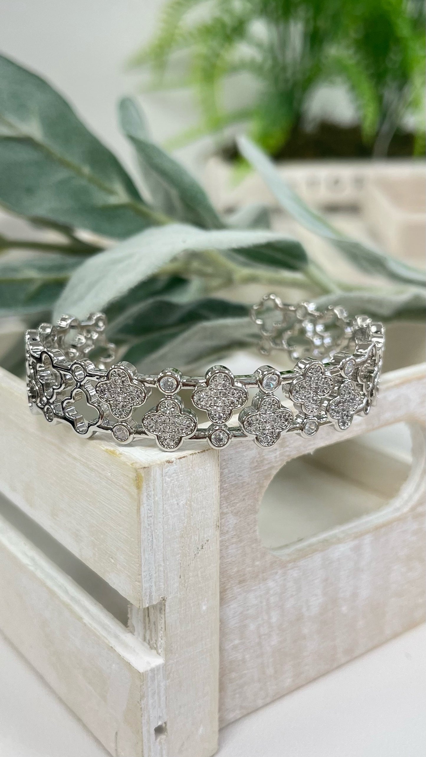 Cuff With Clover Quartz Silver Bracelet