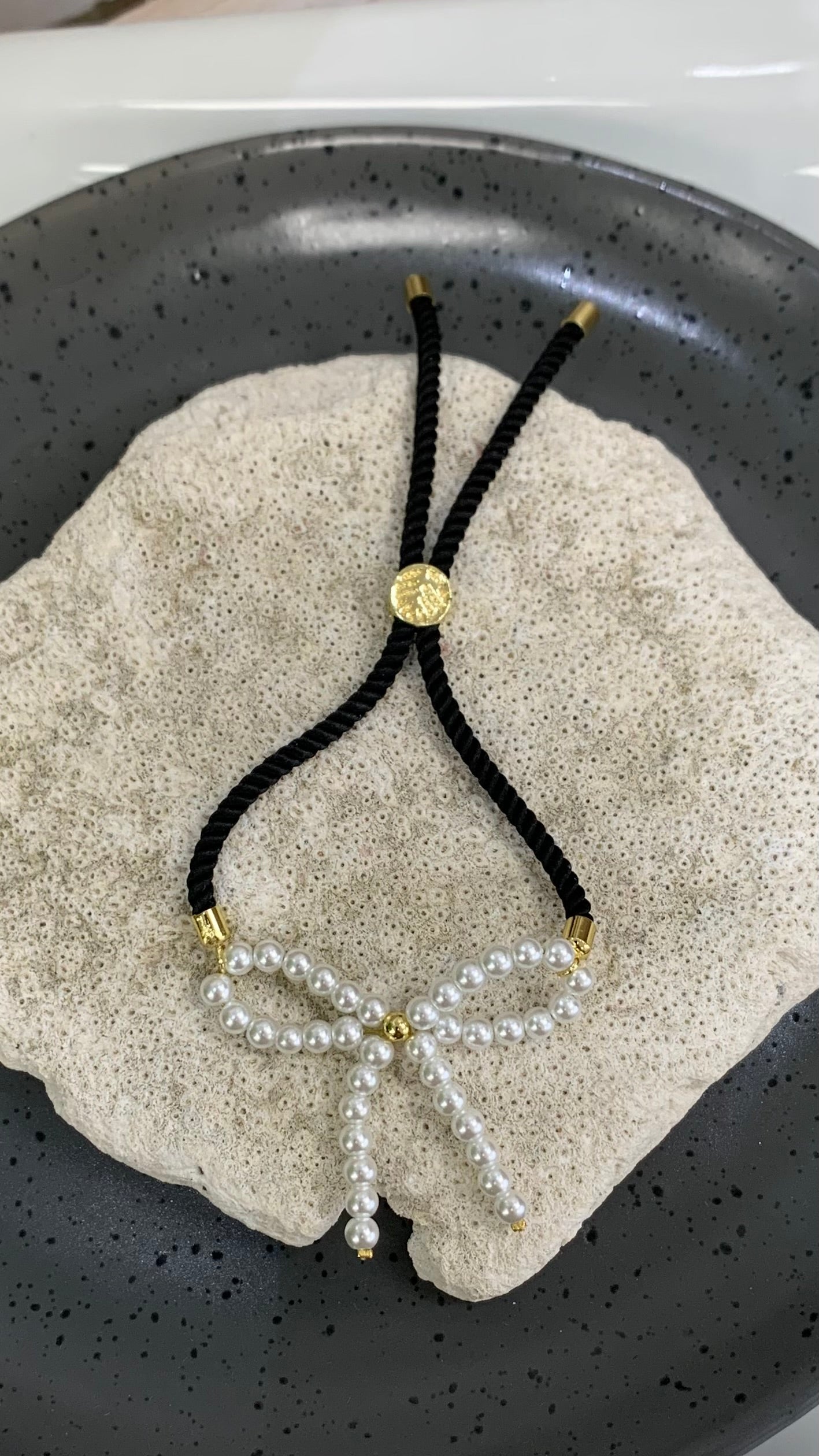 Black Bracelet With Bow Pearl