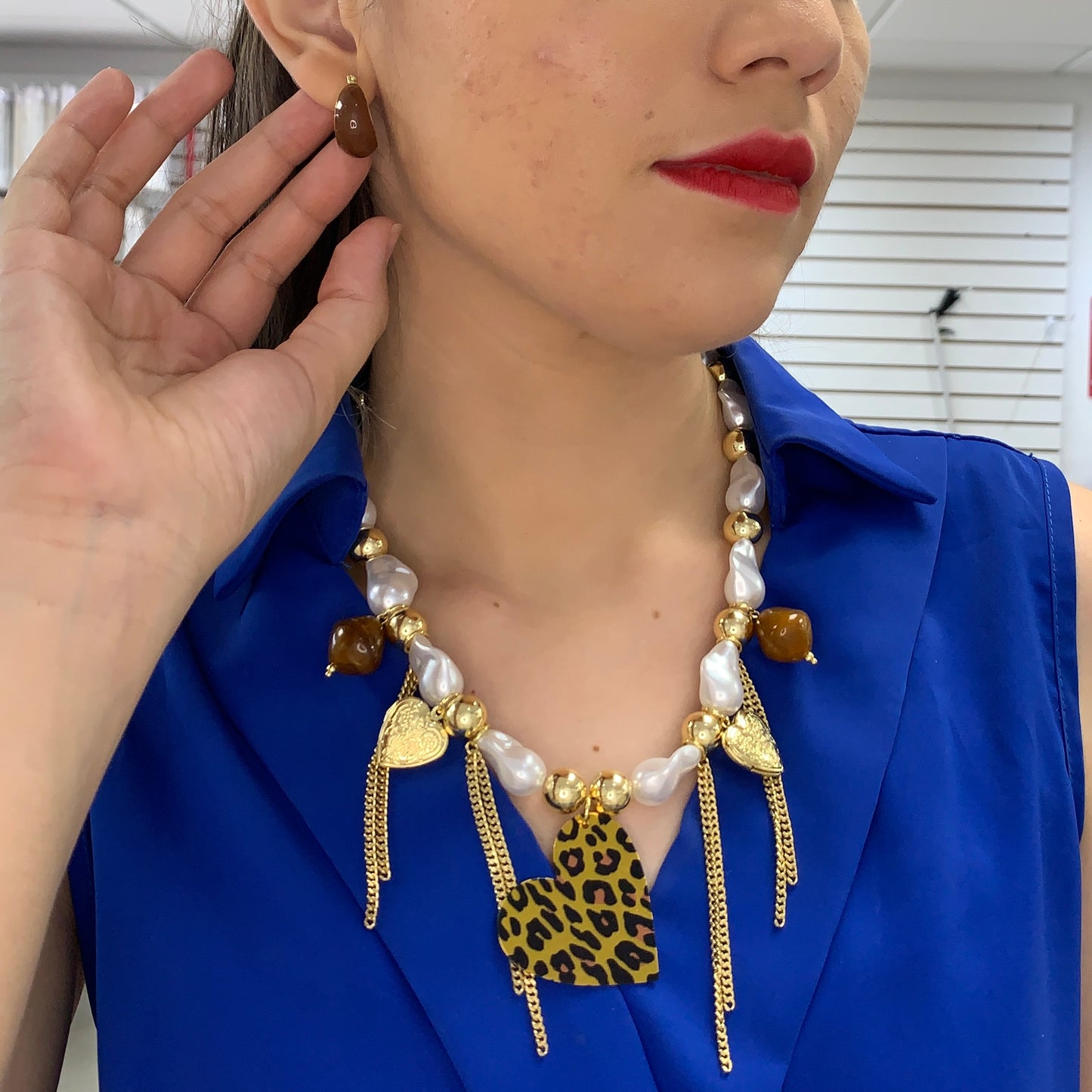 Animal print heart pendant pearl necklace