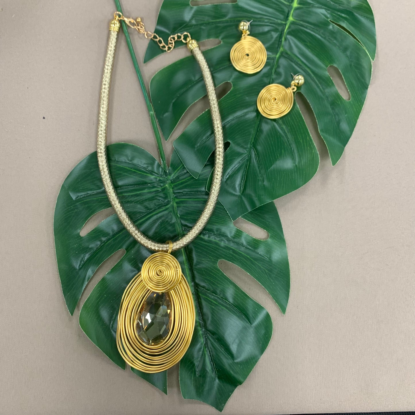 Sipiral brass with glass