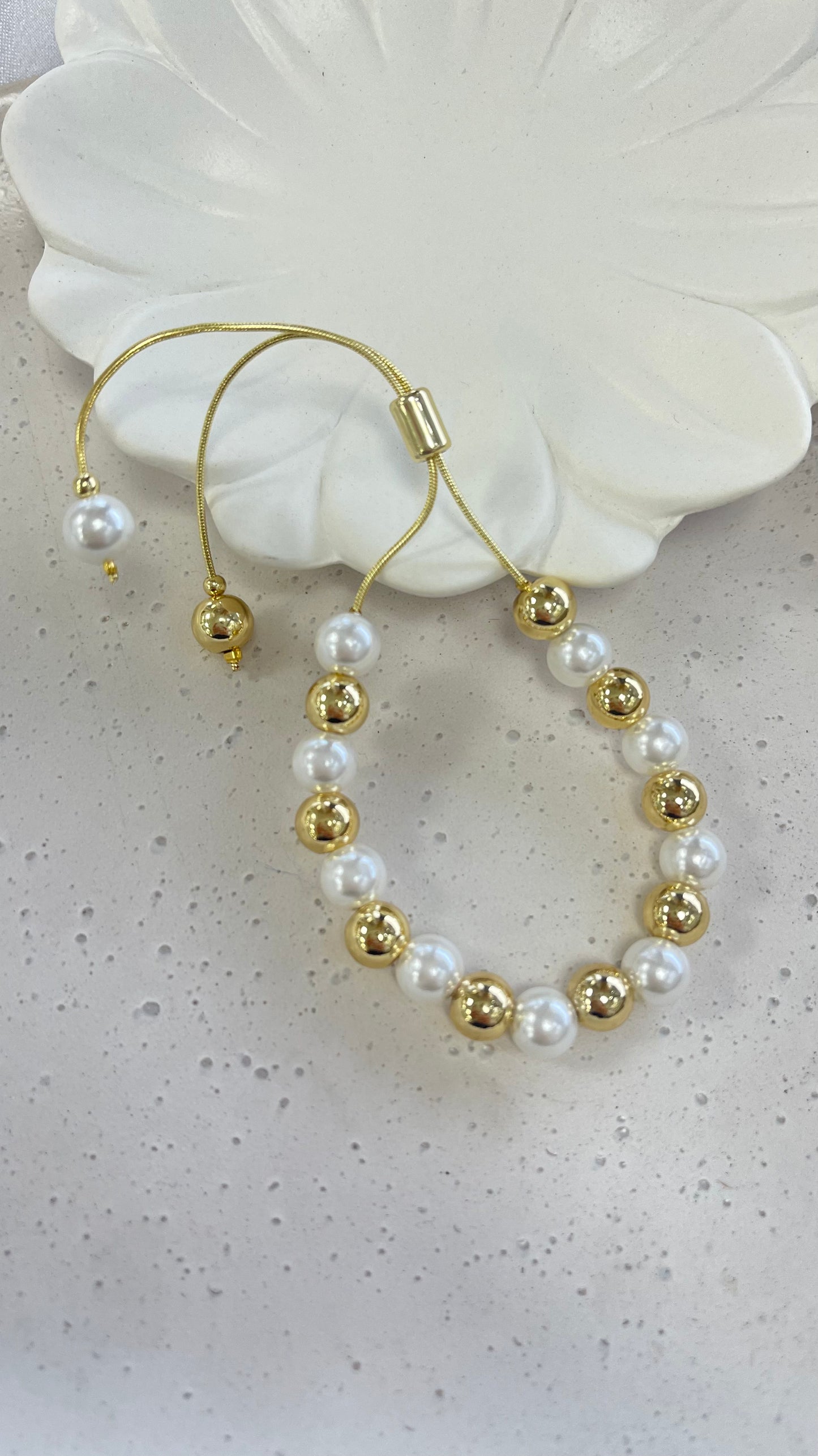 Globe Pearl Mid Bracelet