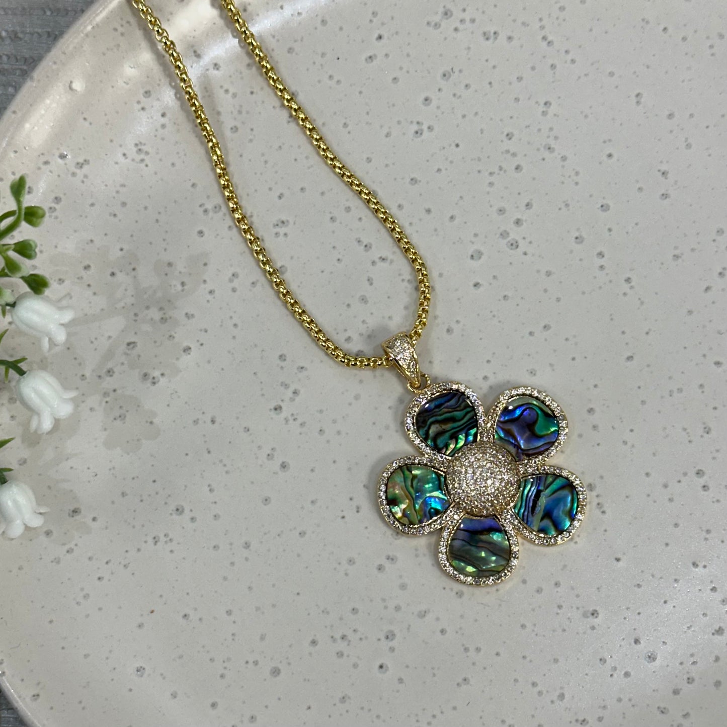 Tornasol Flower Necklace