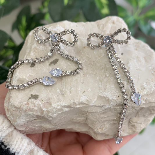Mid Zirconia Silver Bow Earrings