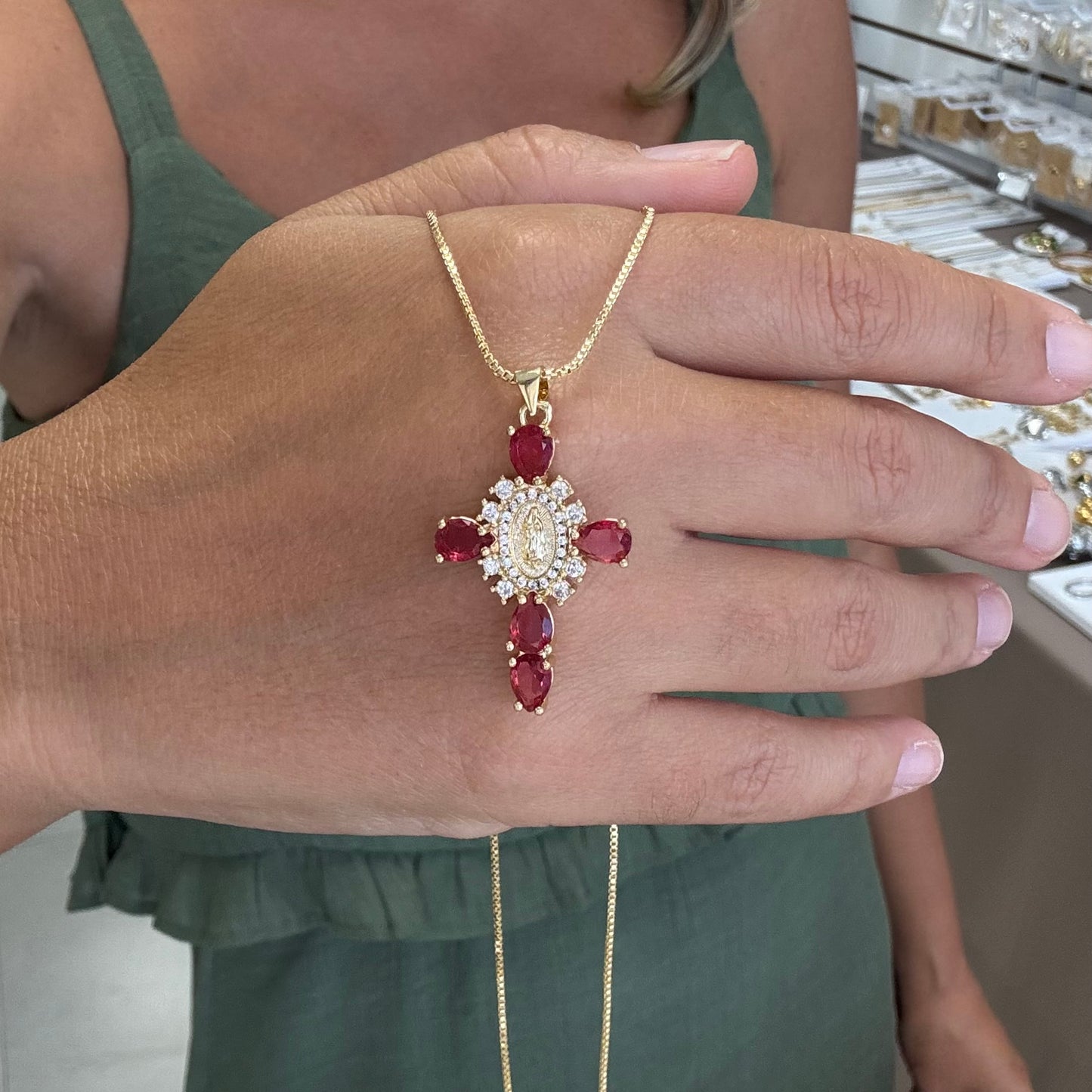 Cristal Fuchsia Stones Cross Necklace