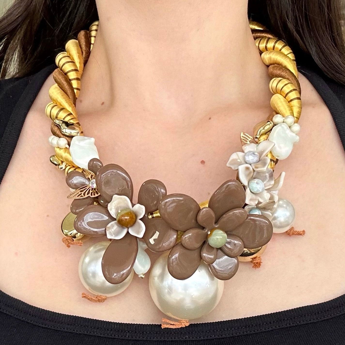 Brown Flowers With Pearls Necklace