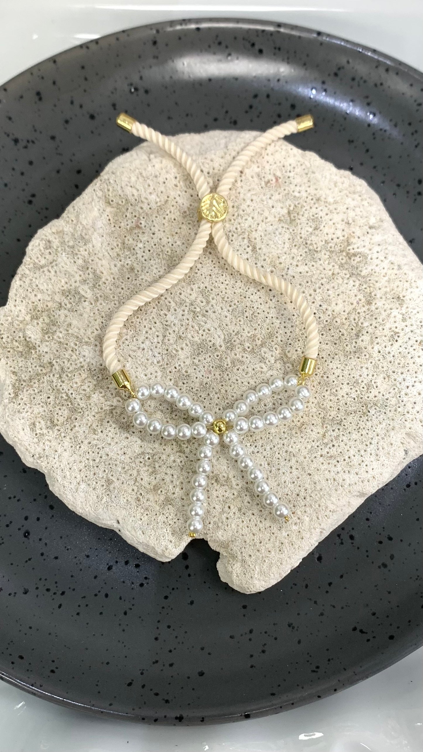 Cream Bracelet With Bow Pearl