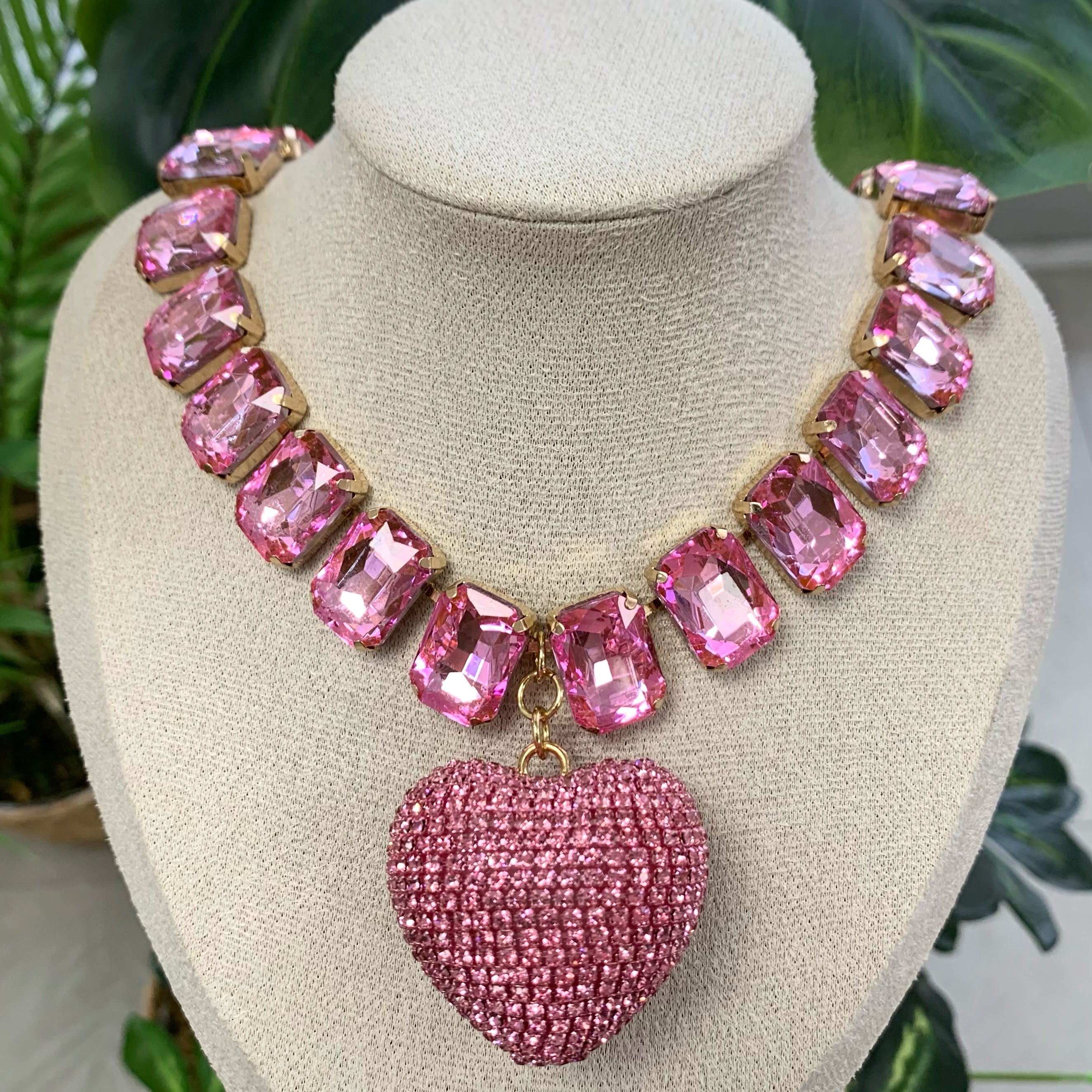 Square Pink Quartz With Big Heart – Narofficial