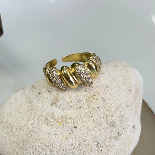 Mid Lines With Stones Gold Ring