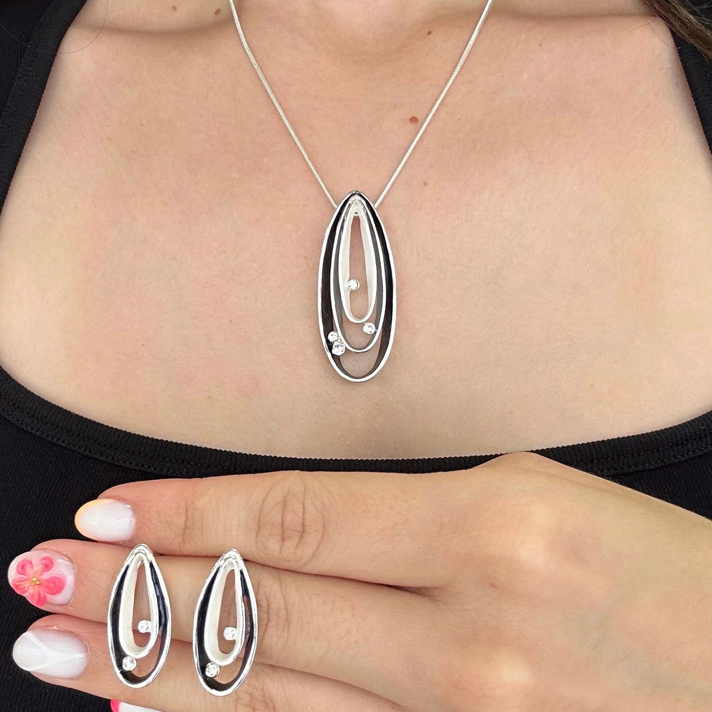 Black Oval Set Necklace With Earrings