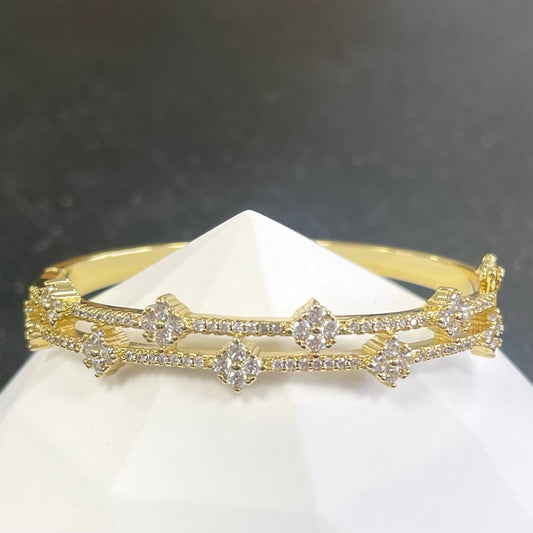 Gold Quartz Clover Bracelet