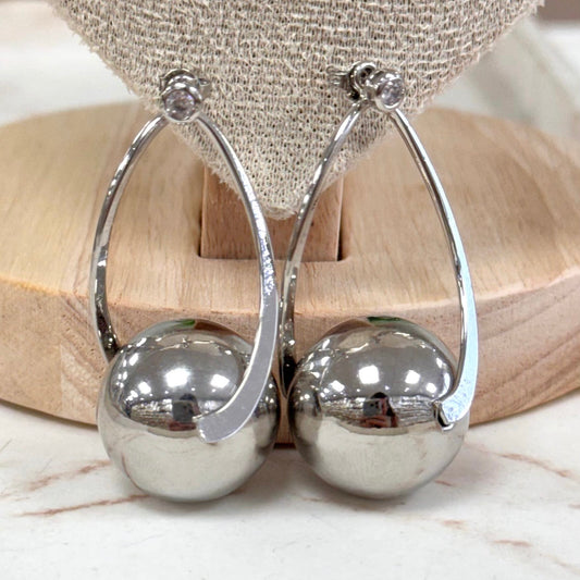 Oval Silver Earring With One Ball