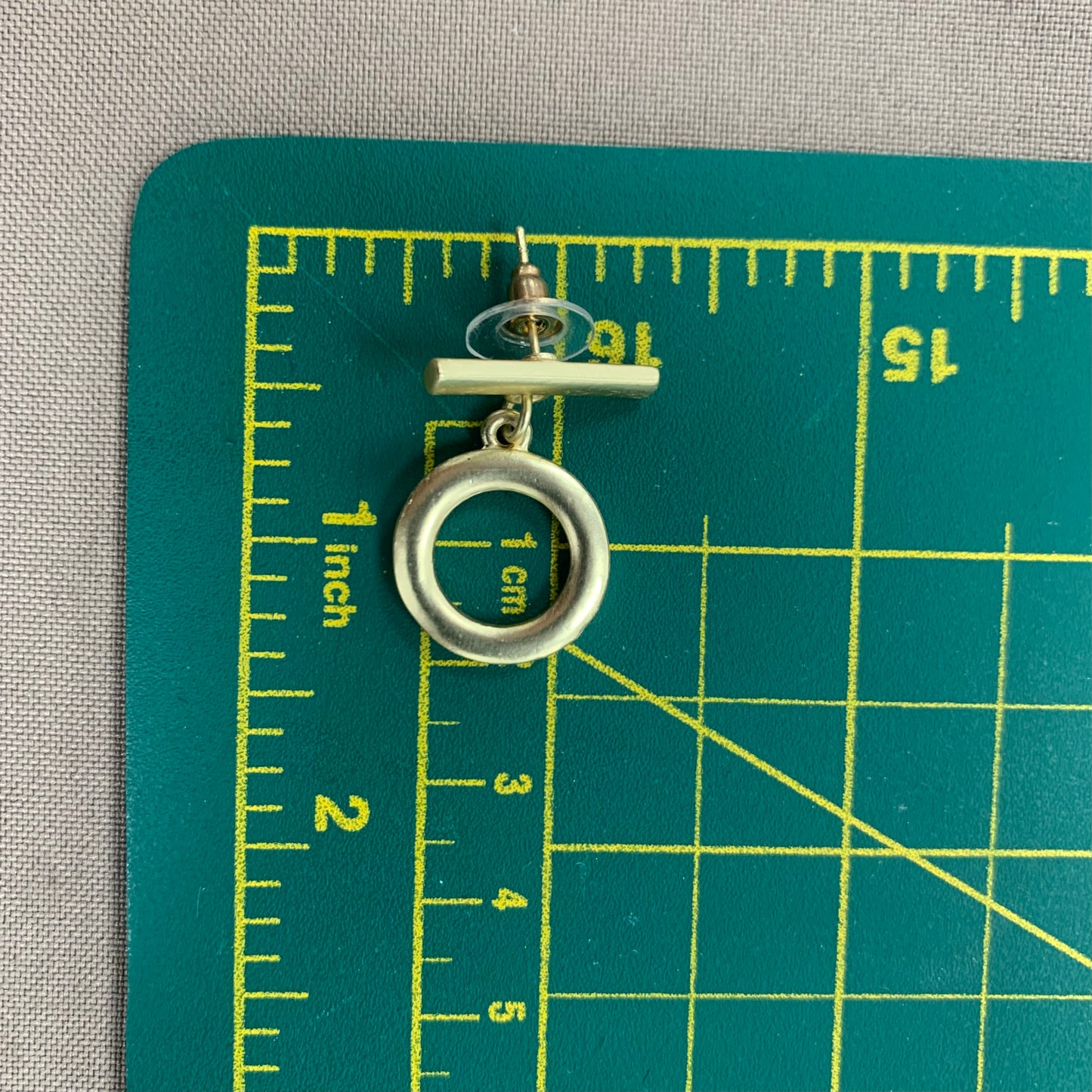 Round With Stick Earring Gold