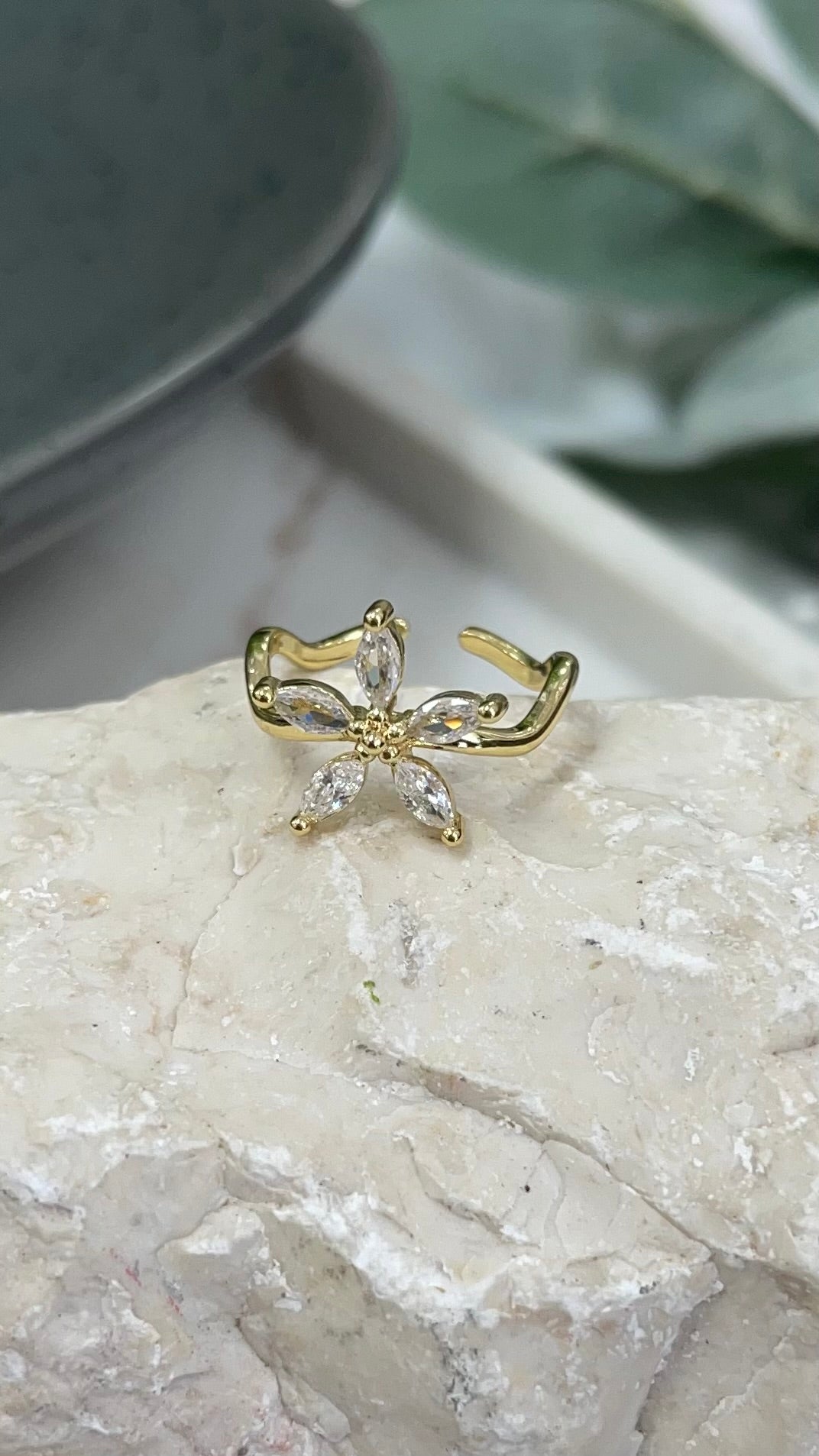 Clear Flower Gold Ring
