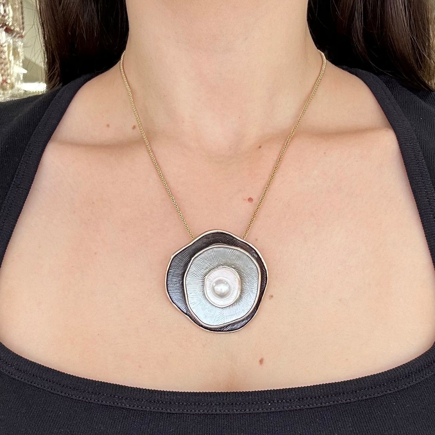 Round Grey With Center Pearl Gold Necklace