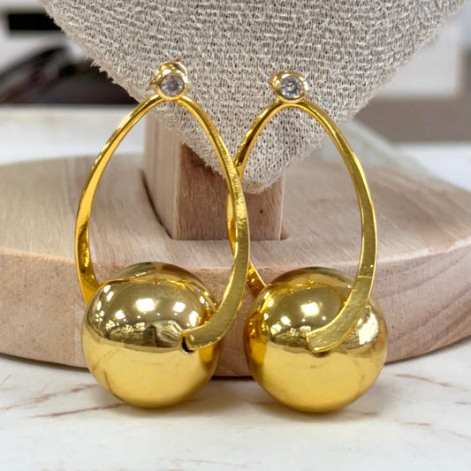 Oval Gold Earring With One Ball