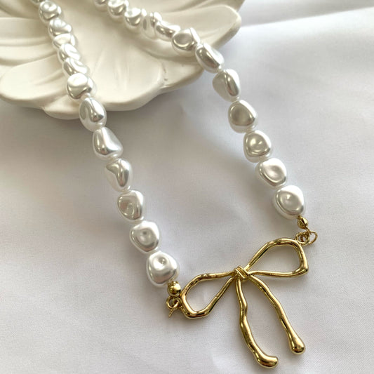 Bow Pearl Gold Necklace