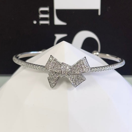 Bow Quartz Cuff Silver