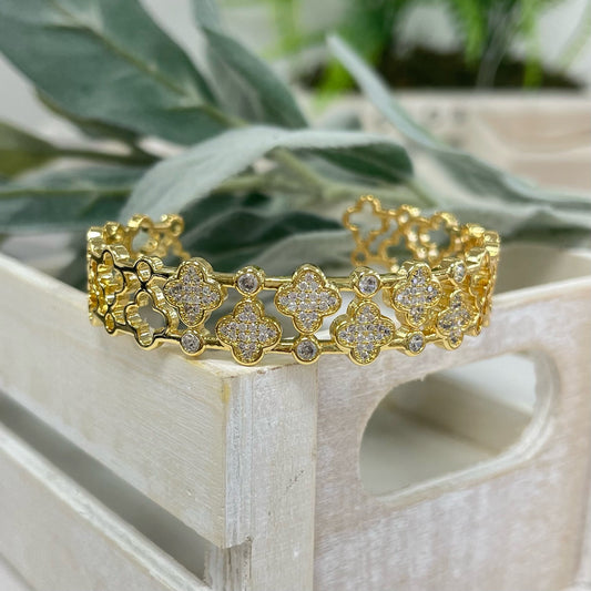 Cuff With Clover Quartz Gold Bracelet