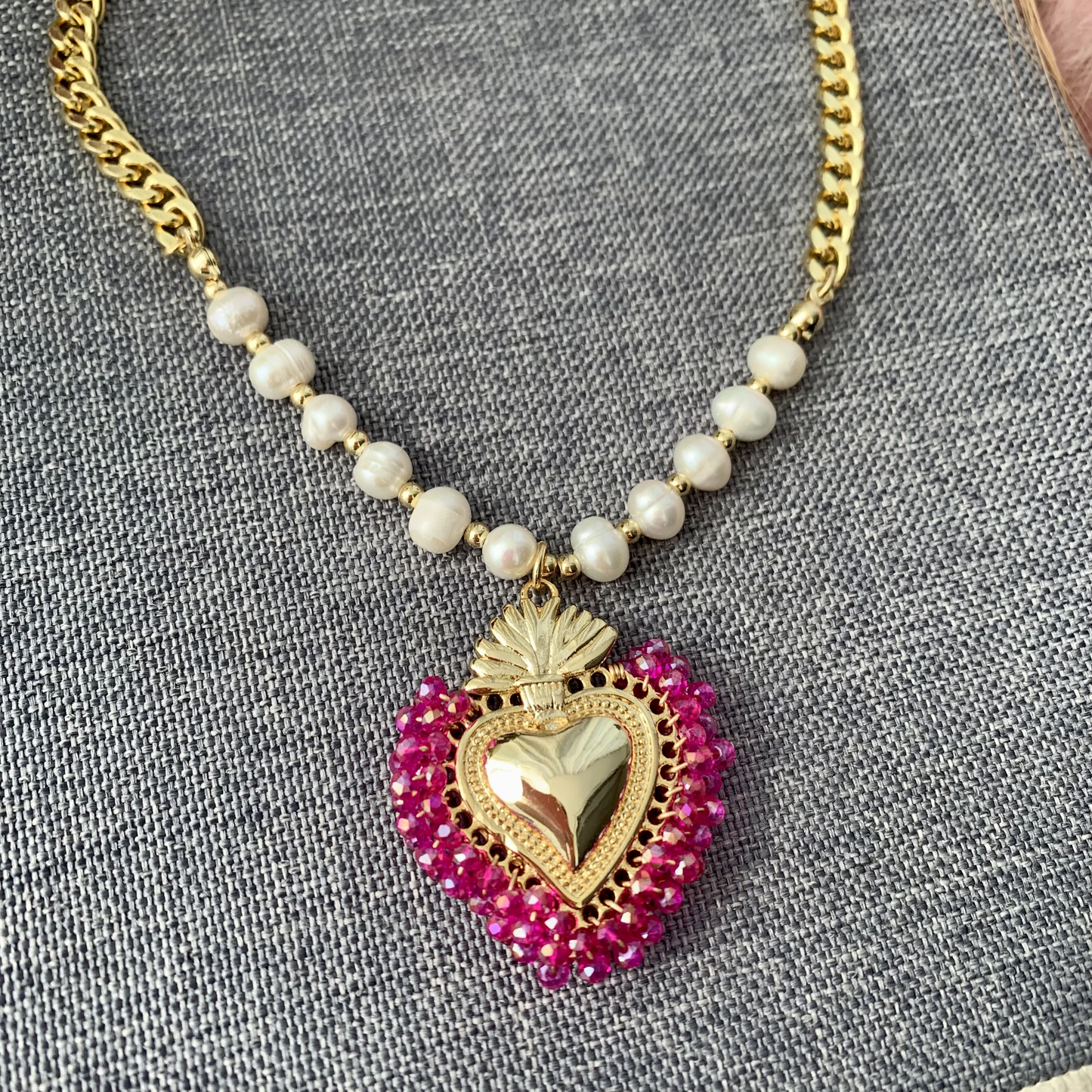 Fuchsia Balls Hearts With Pearls And Gold Necklace