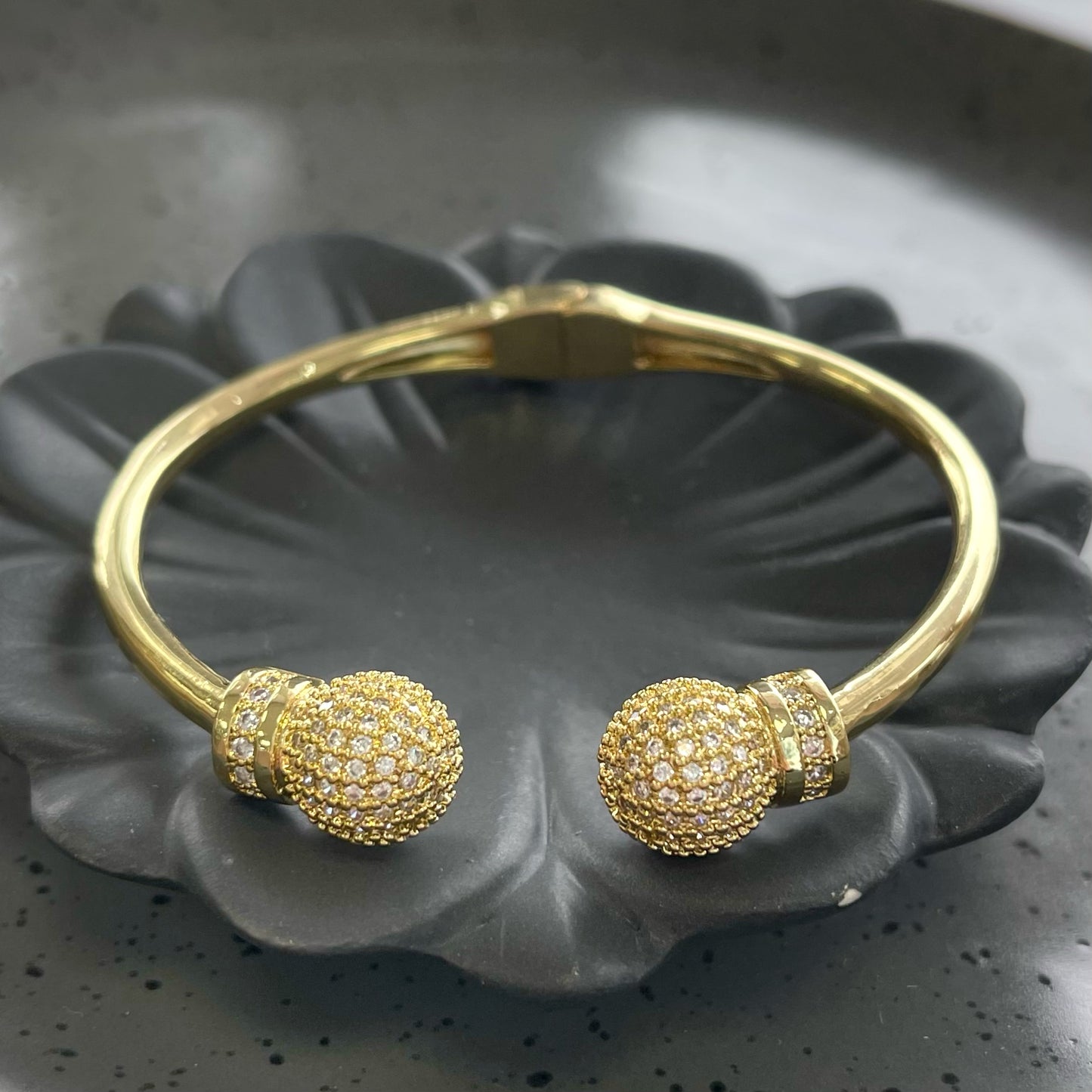 Cuff With Clear Quartz Gold