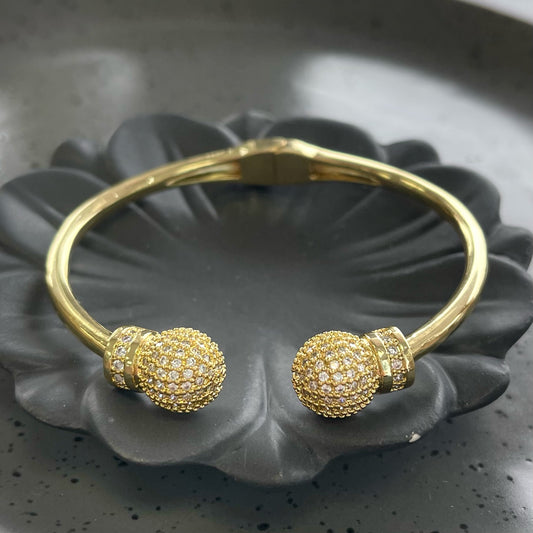 Cuff With Clear Quartz Gold