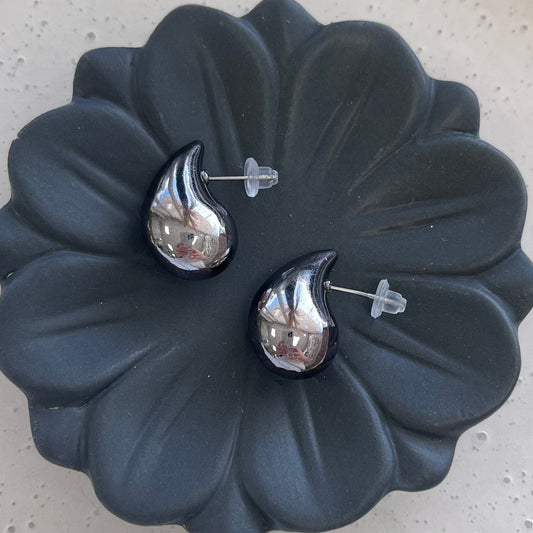 Drop Metal Grey Earrings