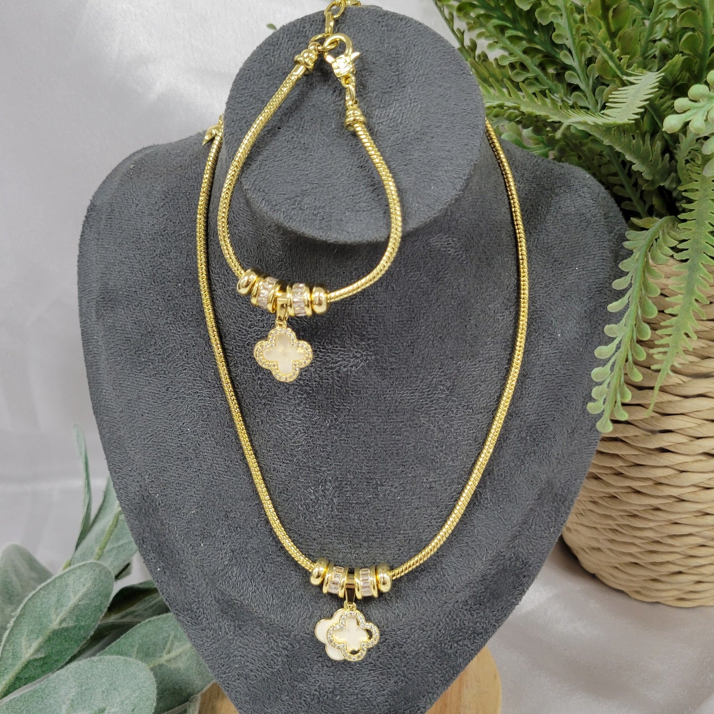 White Clover With Quartz 2 Pcs set