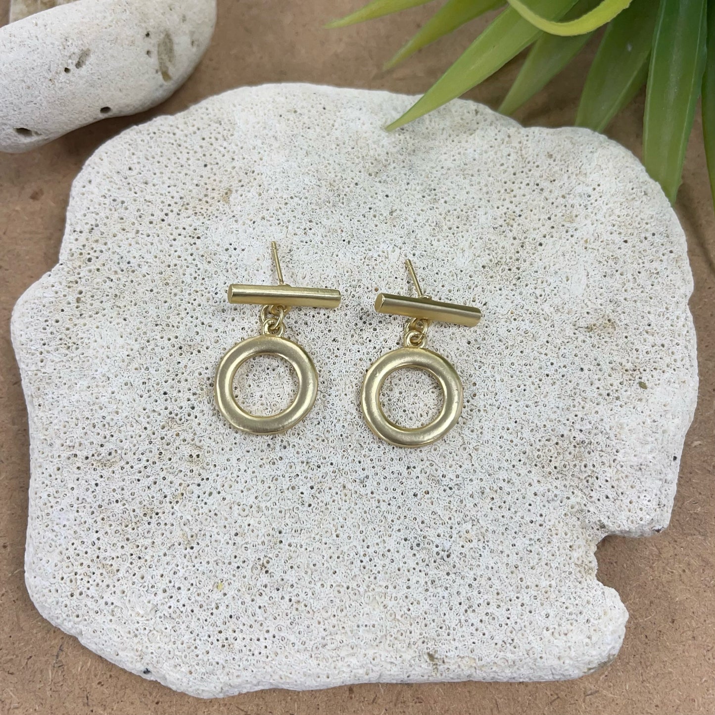 Round With Stick Earring Gold